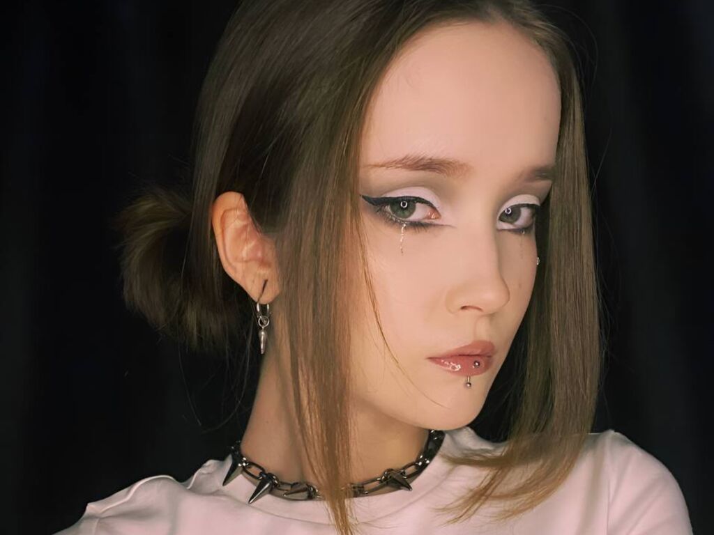 AliceSteele></p>

       
    </div>
    </div>
</div>
<div class=